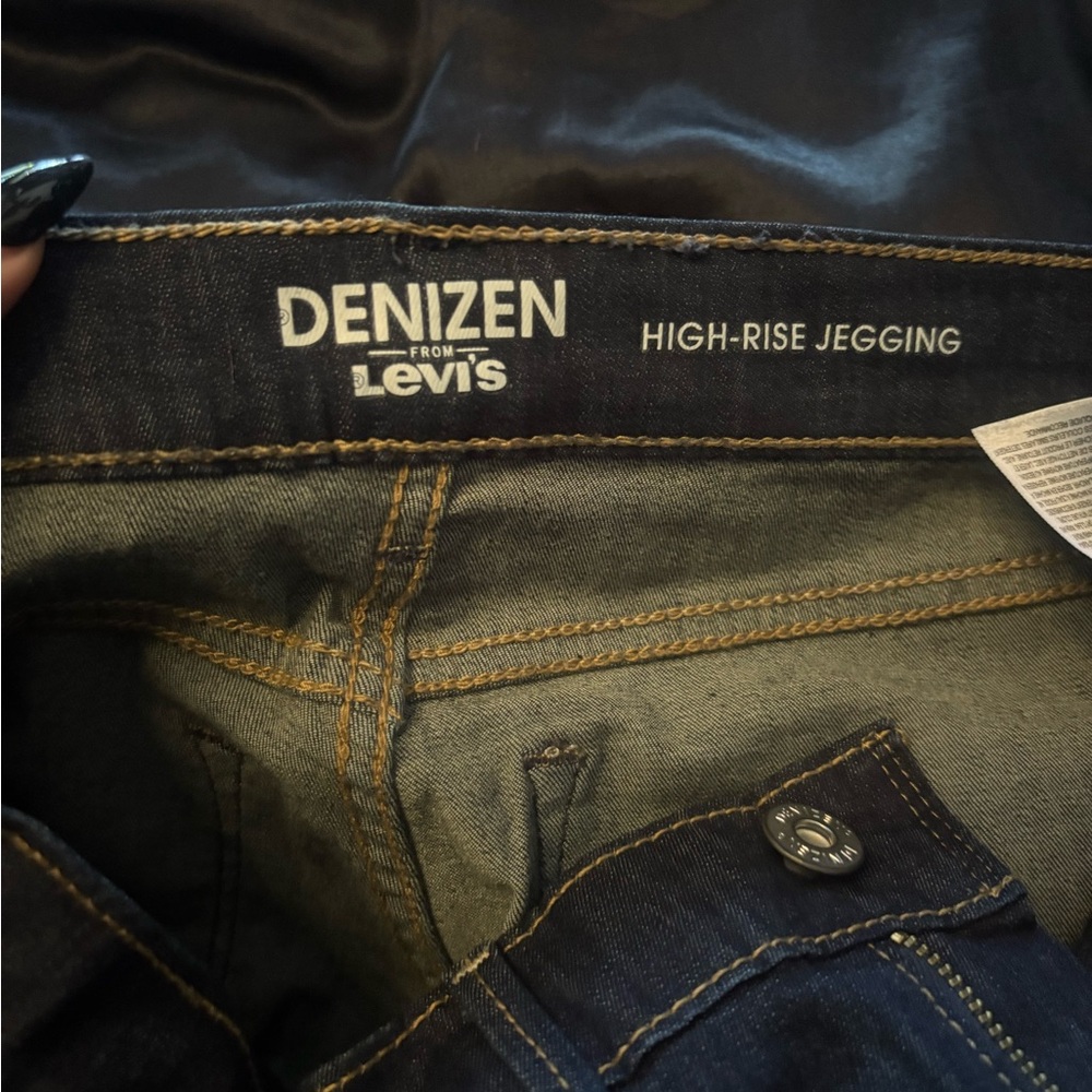 Levi's Denizen High-Rise Jegging in Dark Blue
